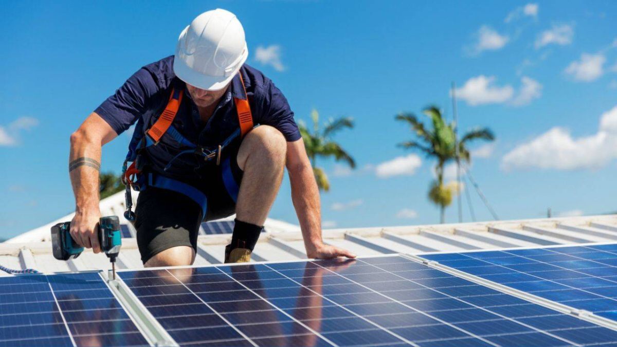 <strong>Odolnosť fotovoltaických panelov: Ako sú chránené voči vonkajším vplyvom?</strong>