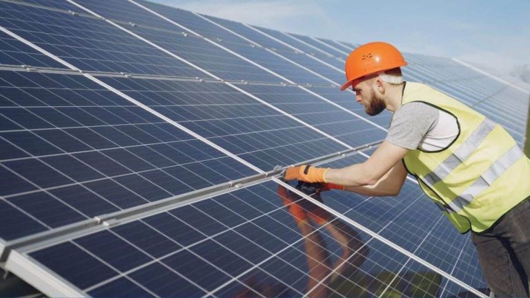 <strong>Aký je postup pri budovaní fotovoltaickej elektrárne?</strong>