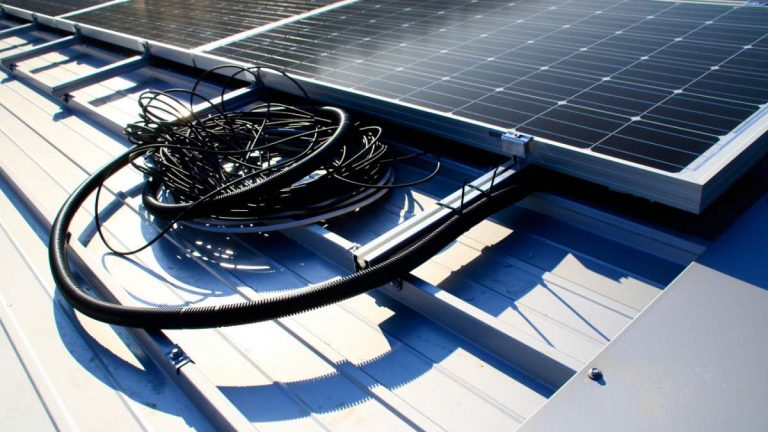 <strong>Akú starostlivosť a&nbsp;údržbu vyžaduje fotovoltaická elektráreň?</strong>